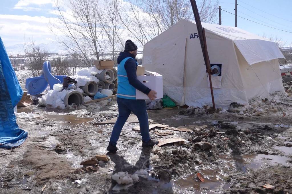 Türkiye Diyanet Vakfı 30 bin görevlisiyle depremzedelere yardım ediyor 12