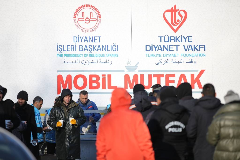 Türkiye Diyanet Vakfı 30 bin görevlisiyle depremzedelere yardım ediyor 6