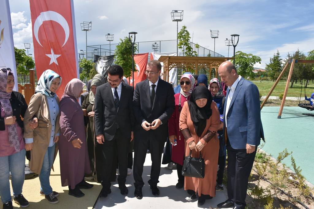 Cumhurbaşkanı Erdoğan, 9 millet bahçesinin açılış törenine canlı bağlantıyla katıldı 111
