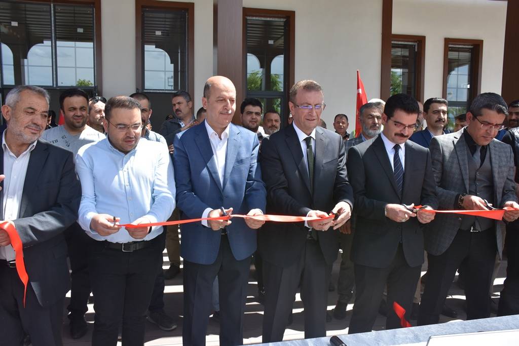 Cumhurbaşkanı Erdoğan, 9 millet bahçesinin açılış törenine canlı bağlantıyla katıldı 112