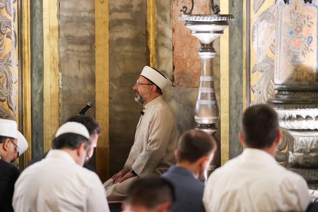 Ayasofya-i Kebir Cami-i Şerifi'nde 86 yıl sonra ilk cuma namazı kılındı 9