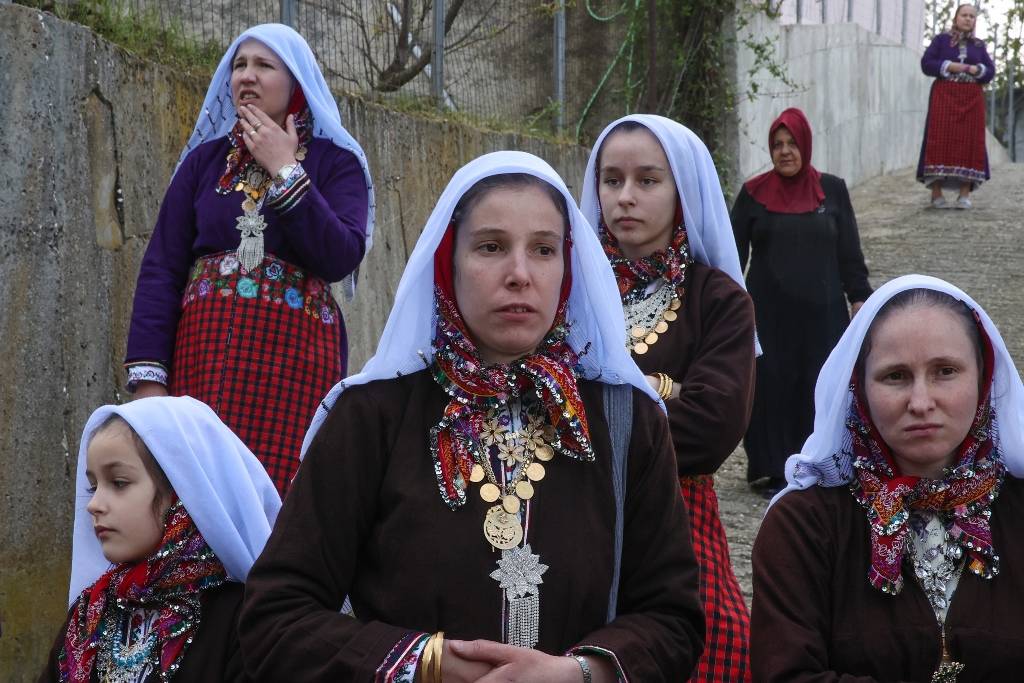 Batı Trakya'da Türk kadınları, Osmanlı döneminden kalma kıyafetleri yaşatmaya çalışıyor 13