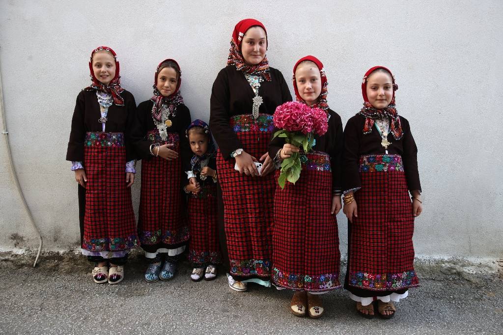 Batı Trakya'da Türk kadınları, Osmanlı döneminden kalma kıyafetleri yaşatmaya çalışıyor 25