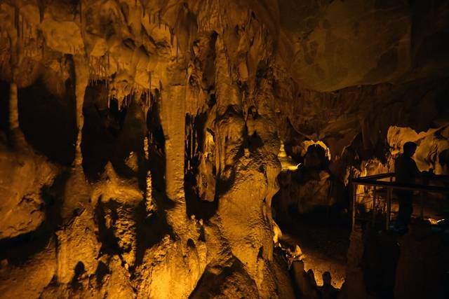 Doğal klima olan mağara ziyaretçi akınına uğradı 13
