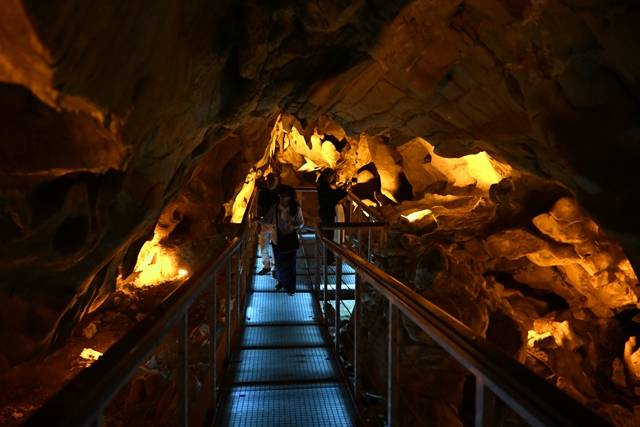 Doğal klima olan mağara ziyaretçi akınına uğradı 14