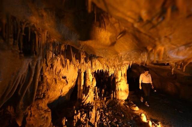 Doğal klima olan mağara ziyaretçi akınına uğradı 17