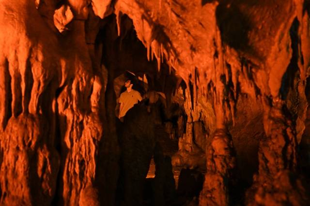 Doğal klima olan mağara ziyaretçi akınına uğradı 18