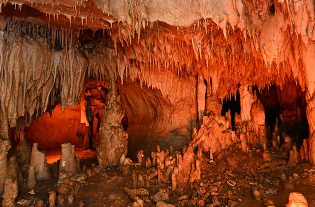 Doğal klima olan mağara ziyaretçi akınına uğradı 19