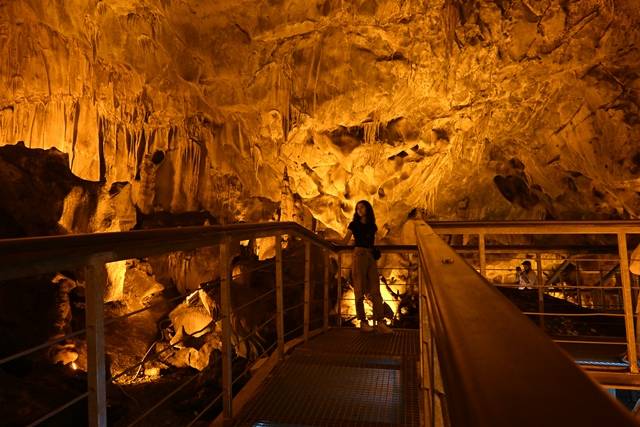 Doğal klima olan mağara ziyaretçi akınına uğradı 5