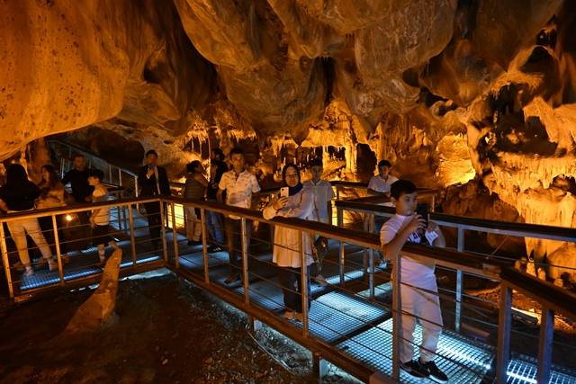 Doğal klima olan mağara ziyaretçi akınına uğradı 6