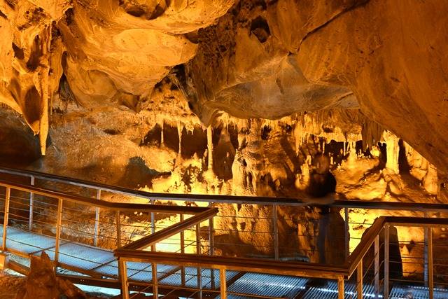 Doğal klima olan mağara ziyaretçi akınına uğradı 8
