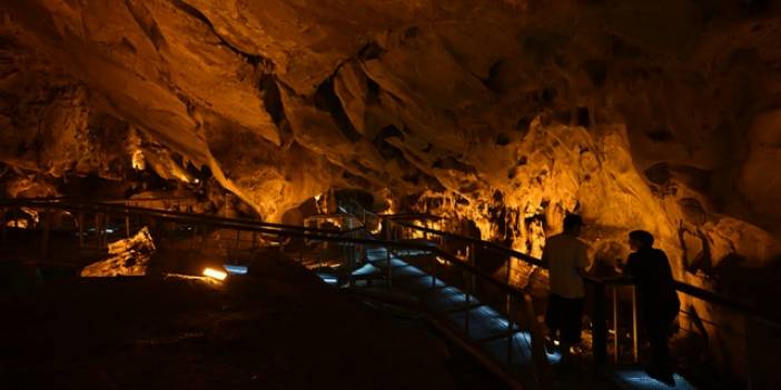 Doğal klima olan mağara ziyaretçi akınına uğradı