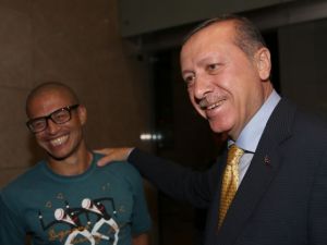 Erdoğan'a havalimanında sürpriz karşılama