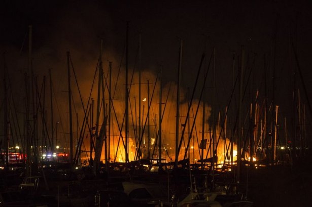 Kadıköy'de tekne yangını 4