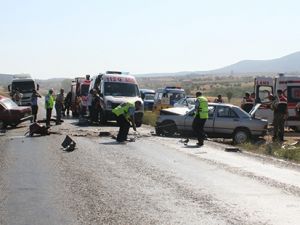 Konya'da İki Otomobil Çarpıştı: 1 Ölü, 3 Yaralı