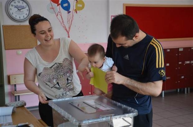 Türkiye genelinde oy verme işlemi başladı 38