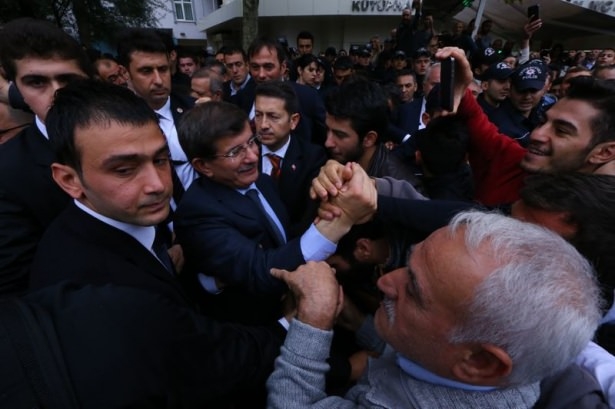 Başbakan Davutoğlu çocuklara harçlık dağıttı 10