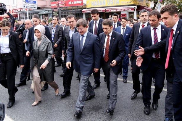 Başbakan Davutoğlu çocuklara harçlık dağıttı 3