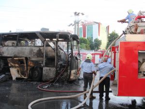 Mersin'de yolcu otobüsü yandı