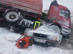 TIR buzda kayınca...