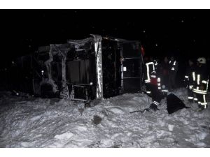 Otobüs Şarampole Devrildi: 1 Ölü, 38 Yaralı