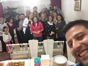 Gökhan Şen’den aile dostları ile özel selfie