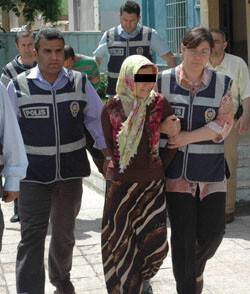ANNE VE SEVGİLİ BİRBİRİNİ SUÇLUYOR