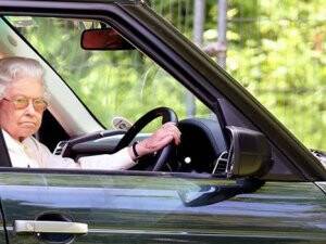 Kraliçe Elizabeth Şoför Arıyor