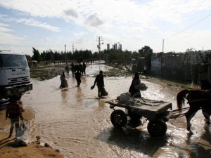 Gazze'yi bu kez "kış" vurdu