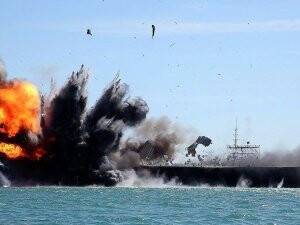 İran, Amerikan Uçak Gemisinin Maketini Batırdı