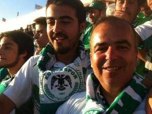 Mustafa ve Atilla Mert Fener maçının havasına girmişler