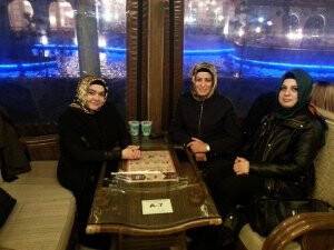 Hatice Dilekli ve arkadaşları kahve molasında