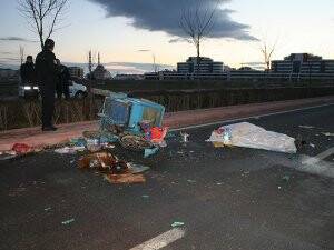 Simitçiye çarpan sürücü ehliyetsiz olduğu için kaçmış