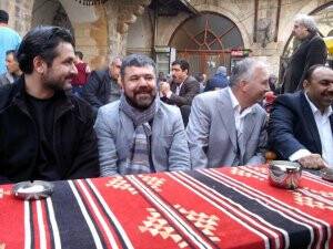 Doç. Hüseyin Muşmal ve arkadaşları Urfa Gümrük Han’da