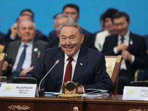Nazarbayev Yeniden Aday