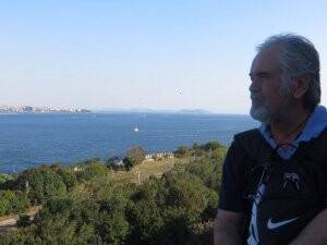 Prof. Ahmet Alkan hoca ufuklara dalmış