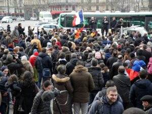 Paris’te Müslümanlar, İslam Karşıtlığı Ve Irkçılığa Karşı Yürüdü