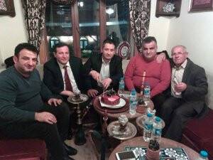 Tınkır kardeşler ile dostlarından yaş günü kutlaması