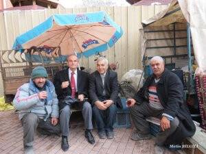 Metin Bilgili ve dostları Hüseyin Arı ile sohbette