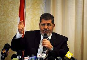 MURSİ'NİN DANIŞMANI İSTİFA ETTİ