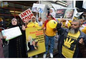 Times Meydanı'nda Darbe Protestosu