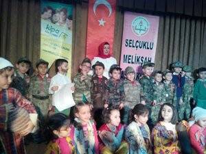 Minik Arılardan anlamlı sergi