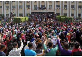 Mısır'da Öğrencilerin Protesto Gösterileri Sürüyor