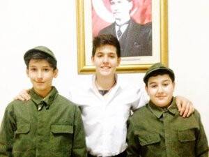 Mert Altınekinli, Fatih Eren Özyavuz ve Furkan Büyük Sarıkulak ile Çanakkale kutlamasında