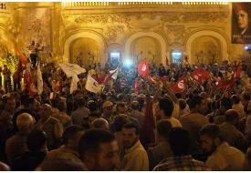 Tunus'ta  Darbeye Hayır Gösterileri