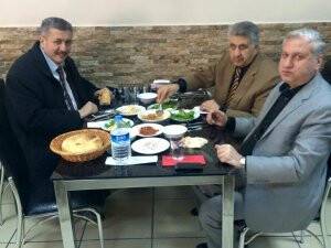 Başkan Turan ve arkadaşları Köfteci İbrahim Usta’dalar