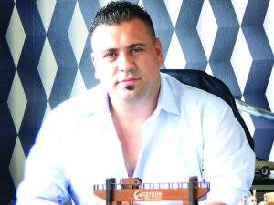 Himmet Acar’dan karizmatik kare