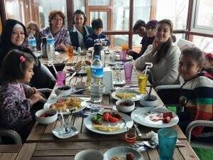 Bayanlar Best Season’sta kahvaltıdalar