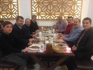 Tanıdık dost isimler Bolu Mangal Park’ta buluşmuşlar