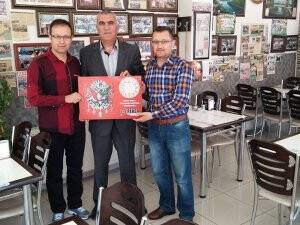 Peker’den Küçüker Halk etliekmeğe saat hediyesi